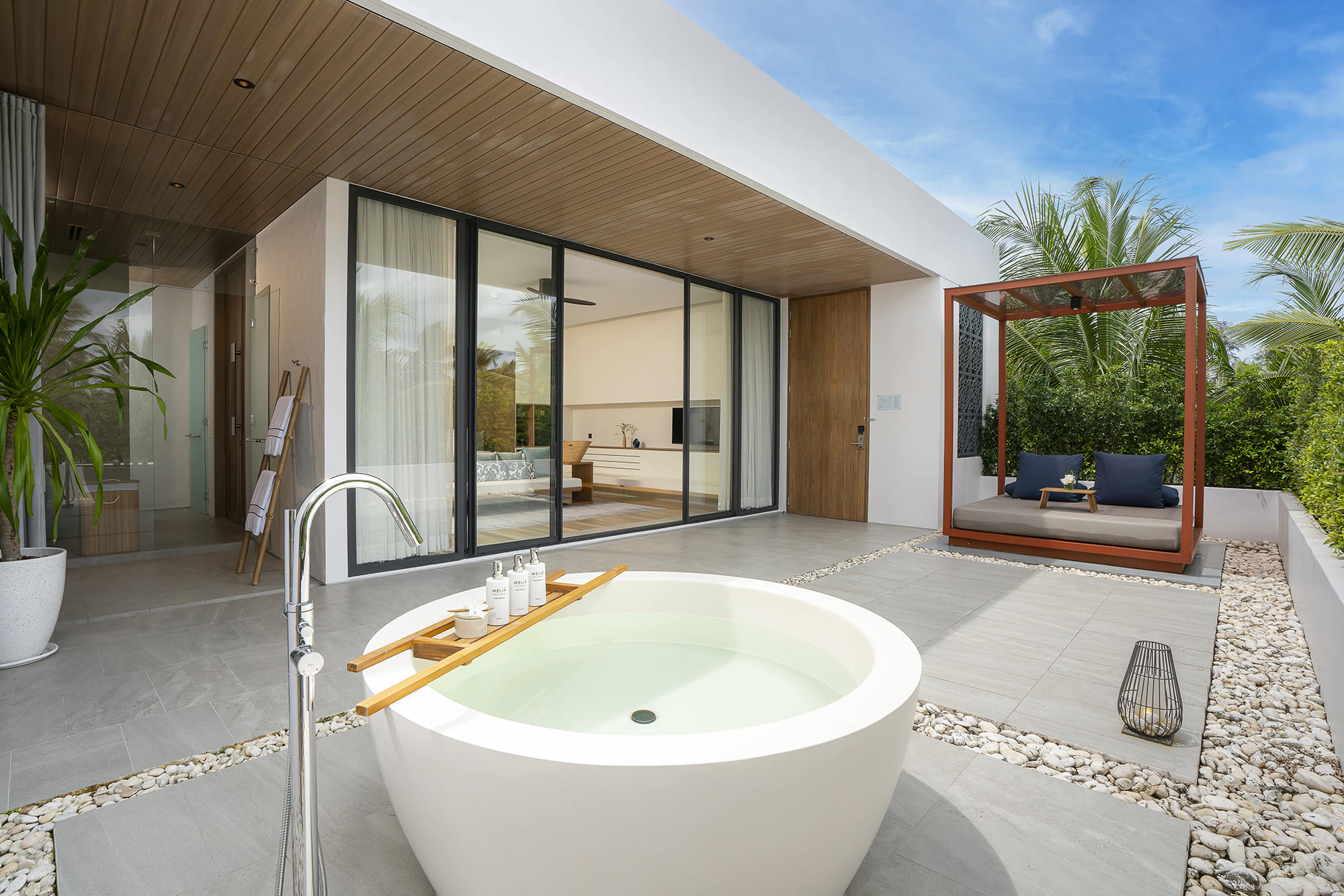 Таиланд, Пхукет, Melia Phuket Mai KHao 5*: One Bedroom Suite with Outdoor Bathtub