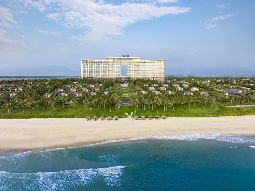 13-Radisson-2.jpg 13-Radisson-2.jpg