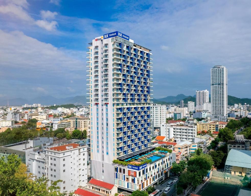 18-TUI-Blue-NT-1.jpg 18-TUI-Blue-NT-1.jpg